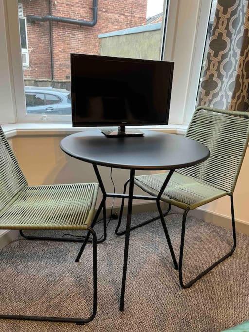 2 Bed Ground Floor Apartment, Sleeps 4 With Free Parking Harrogate Zewnętrze zdjęcie
