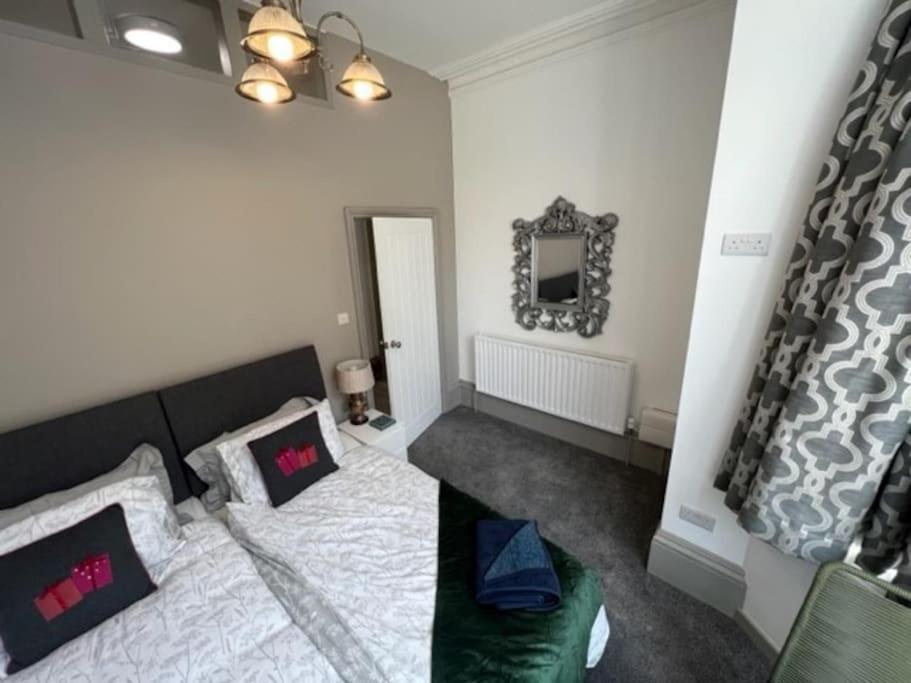 2 Bed Ground Floor Apartment, Sleeps 4 With Free Parking Harrogate Zewnętrze zdjęcie